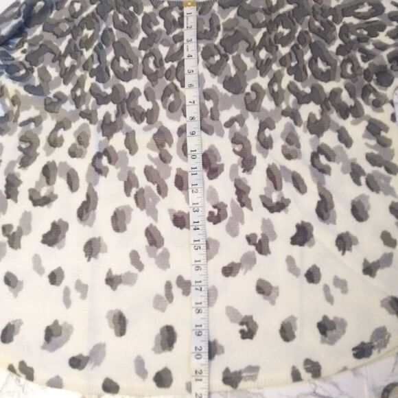- A.n.a. gray animal print petite XL sweater - Picture 8 of 10
